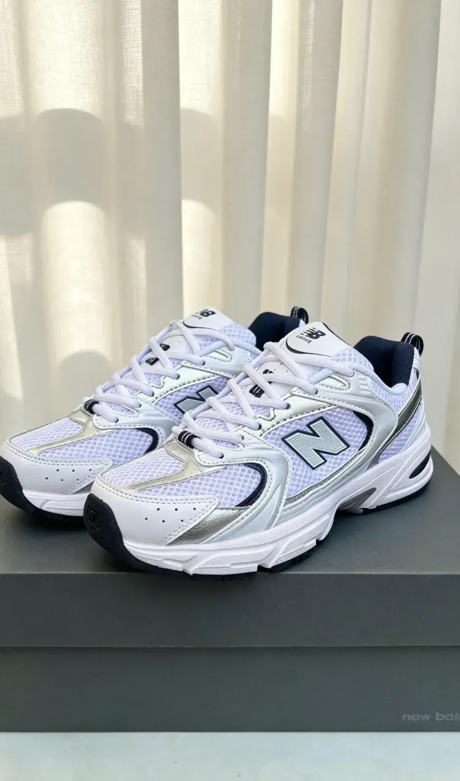 New Balance 530 Trainers White